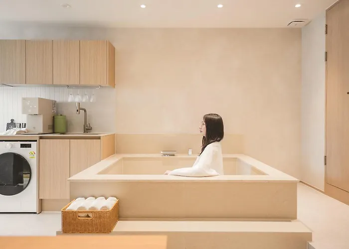 Apartment 락락樂樂,서면역 도보2분, 침대3개,6인 가능, 아이동반 가족여행,자쿠지 *
