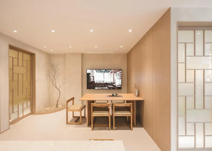 Apartment 락락樂樂,서면역 도보2분, 침대3개,6인 가능, 아이동반 가족여행,자쿠지 Busan