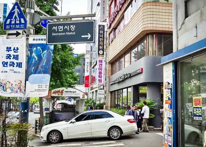 Apartment 락락樂樂,서면역 도보2분, 침대3개,6인 가능, 아이동반 가족여행,자쿠지 Busan